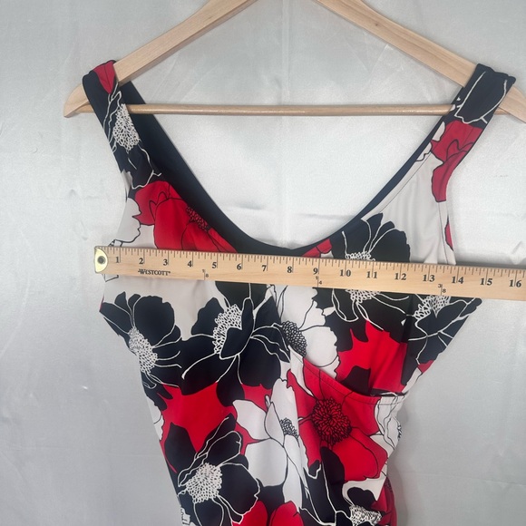 NWT Maxine Floral Print Women's Swimsuit - Red, Black, White Size 18W - Picture 4 of 11